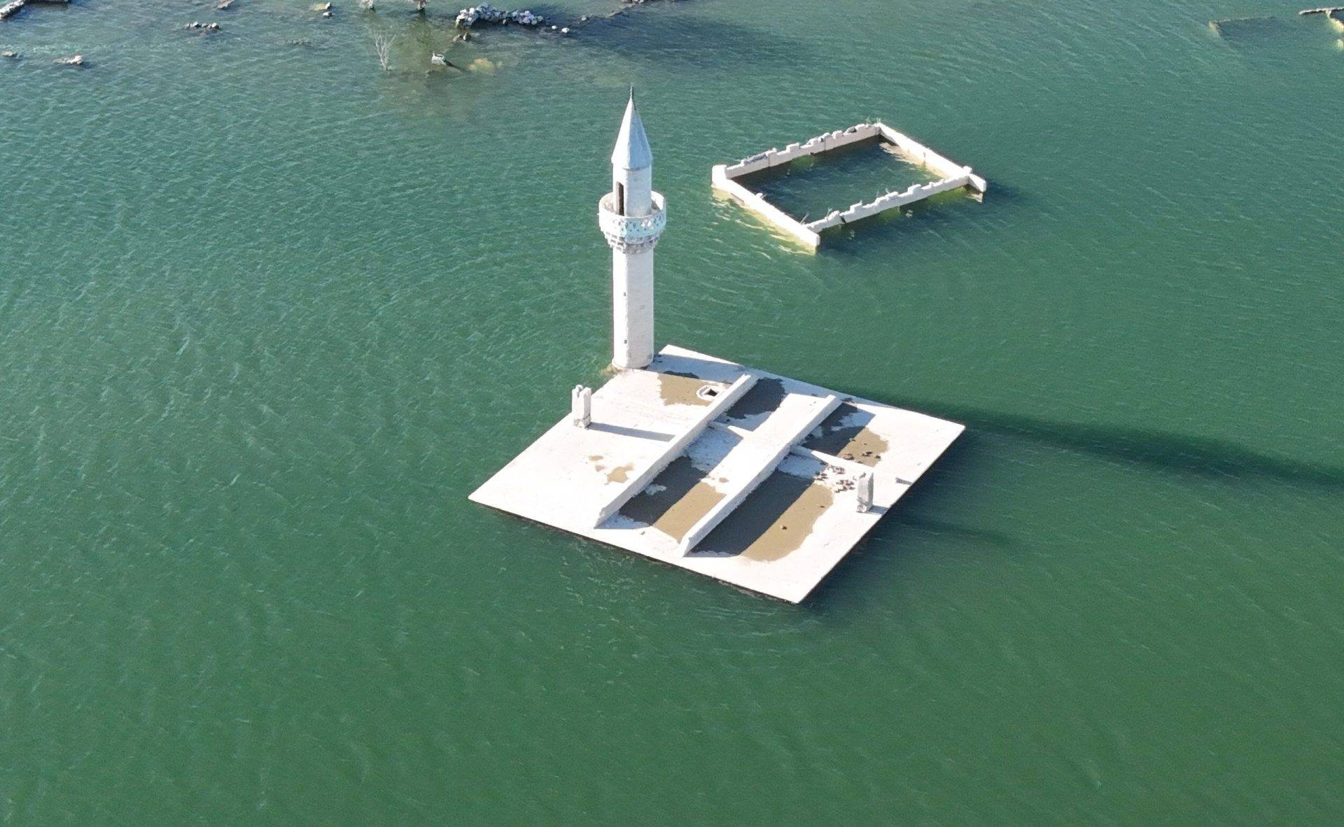 Kars’ta sular çekildi, cami, kilise ve köy gün yüzüne çıktı
