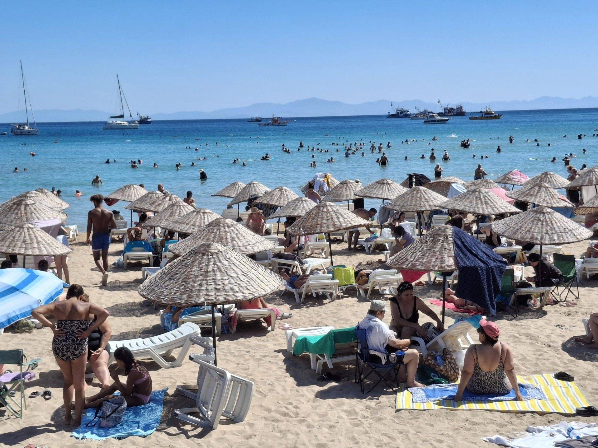 Didim plajları doldu taştı: Yaz keyfi eylül ayında da devam ediyor
