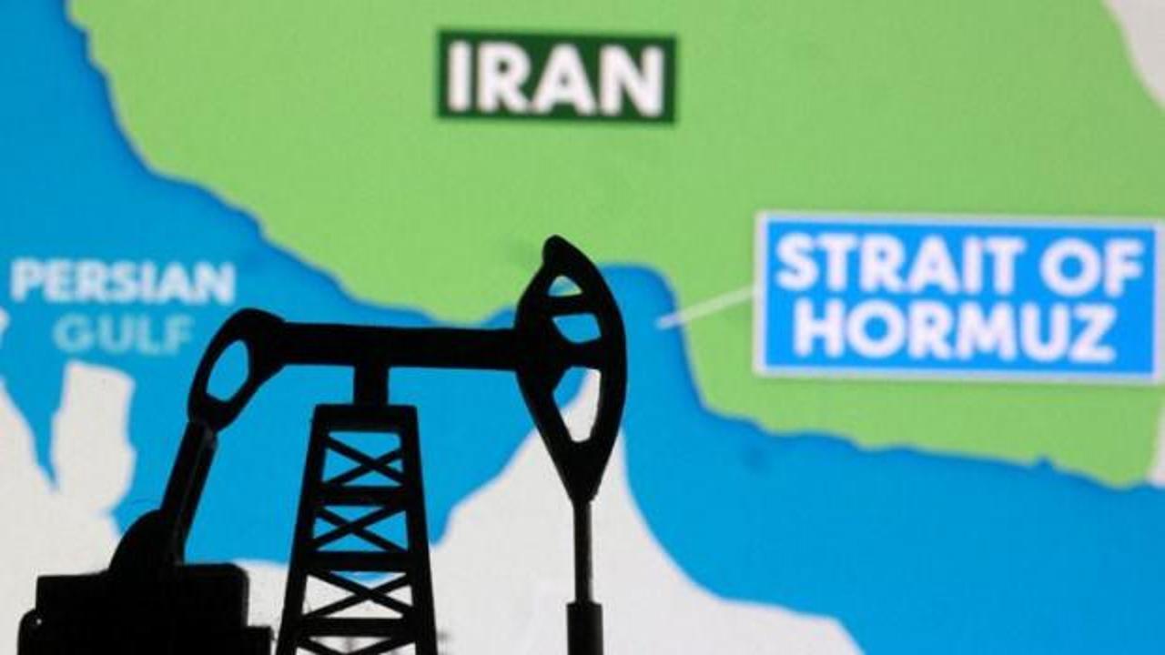 Hürmüz Boğazı'nda gemi vuruldu: Petrol kritik sınırı aştı!