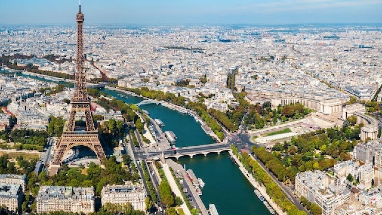 Başkent Paris'te kısmi sokağa çıkma yasağı