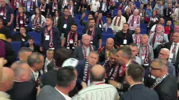 Süper Lig ekibinde başkanlık seçiminde yumruklar havada uçuştu