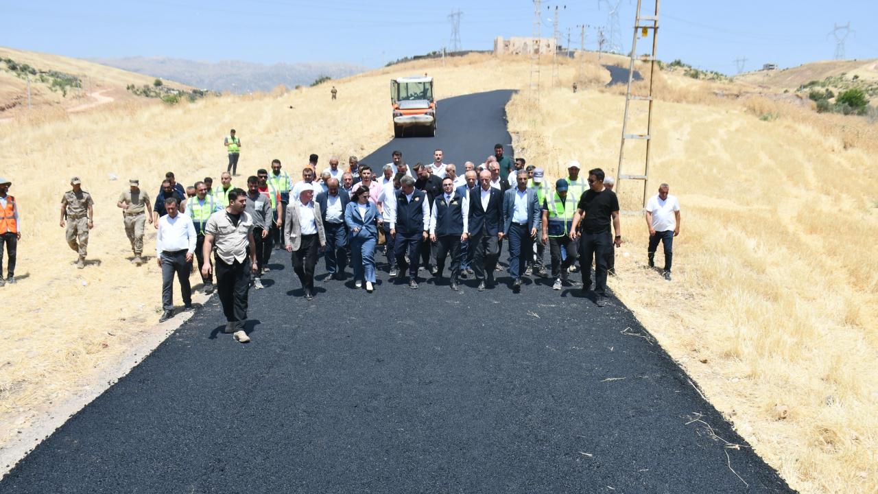 Şırnak'ta 150 kilometrelik köy yolu asfaltlama seferberliği başladı
