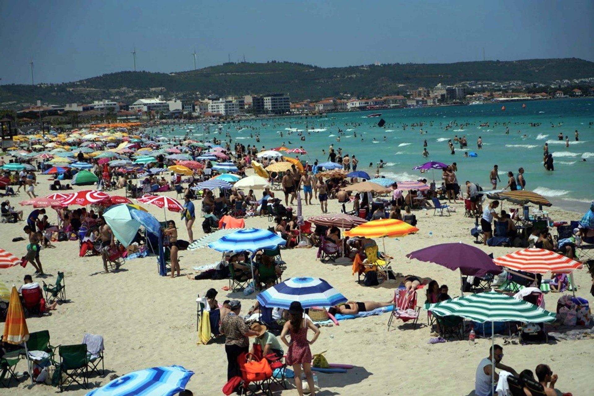 Turizm merkezi Çeşme’de nüfus hafta sonu yarım milyona ulaşıyor