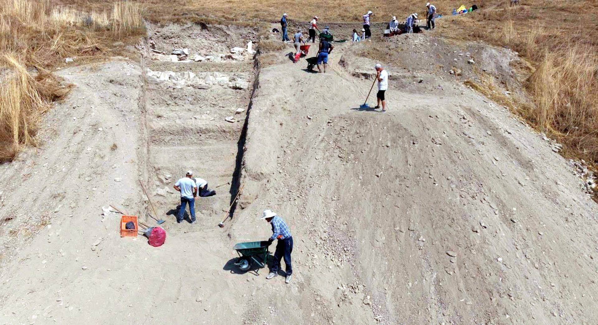Trakya’nın en büyüğü: 5 bin yıllık Perinthos Antik Kenti’nde tiyatro ortaya çıkarıldı