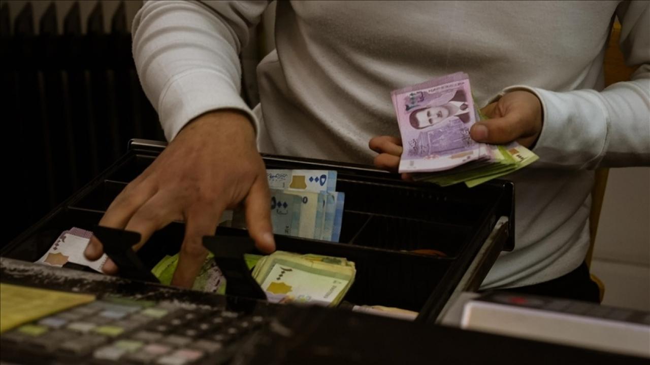 Suriye'de Esed’li paralar tarihe karıştı! Eski banknotları yaktılar