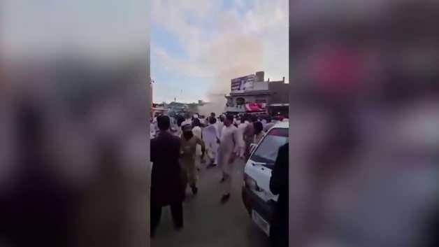 Pakistan'da polis karakolu önündeki patlamada 14 kişi hayatını kaybetti