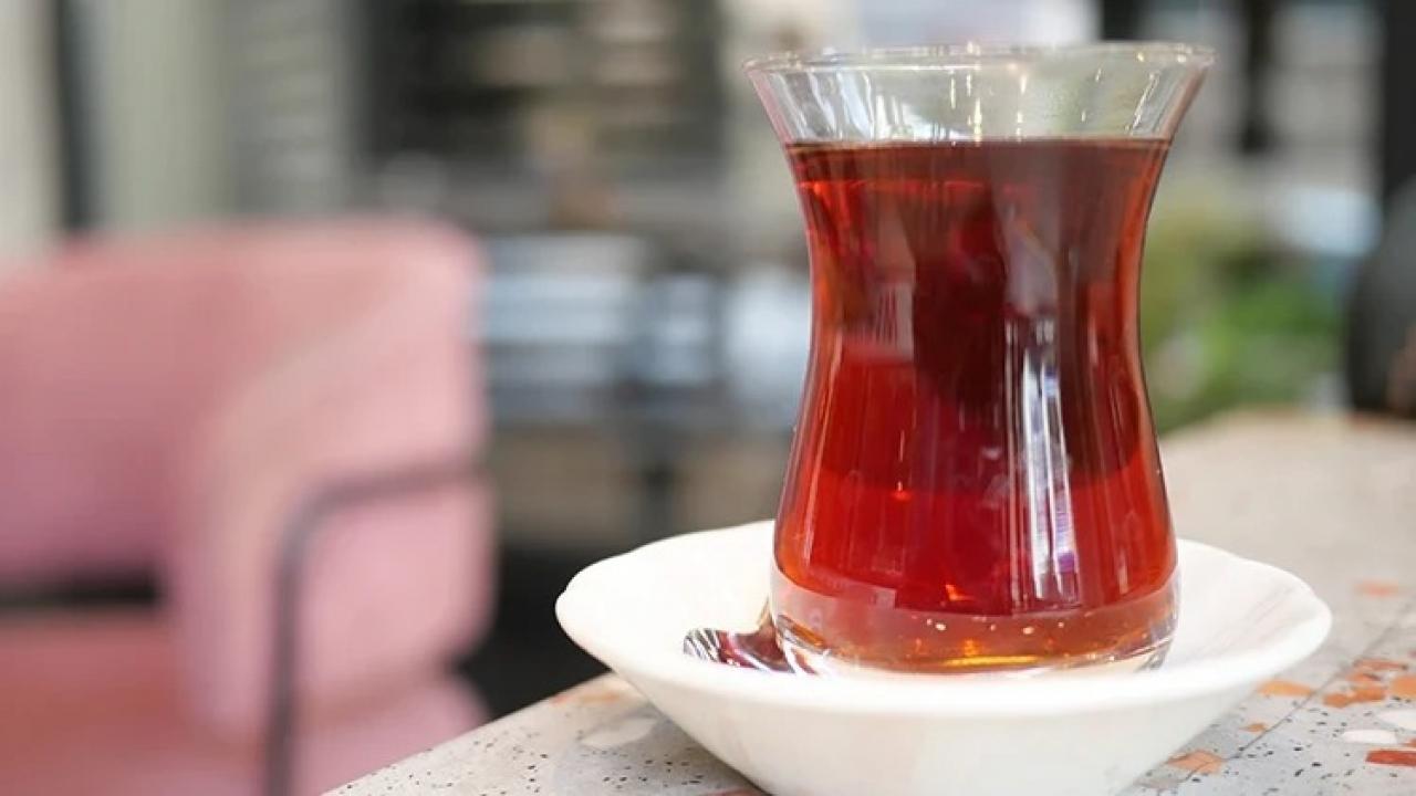 Çay bardağı kavgasında işçiler için emsal karar! Patron kovdu, mahkeme geri gönderdi