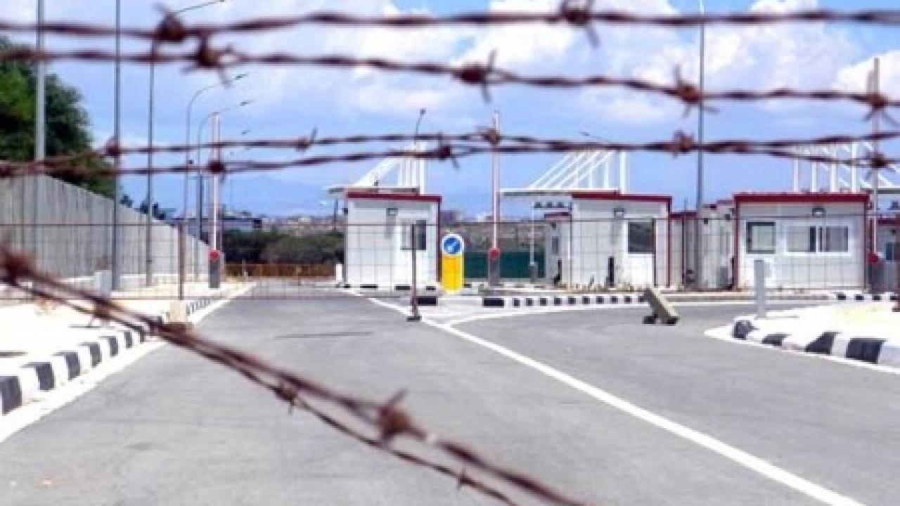 KKTC ile Güney Kıbrıs arasında geçişler durduruldu