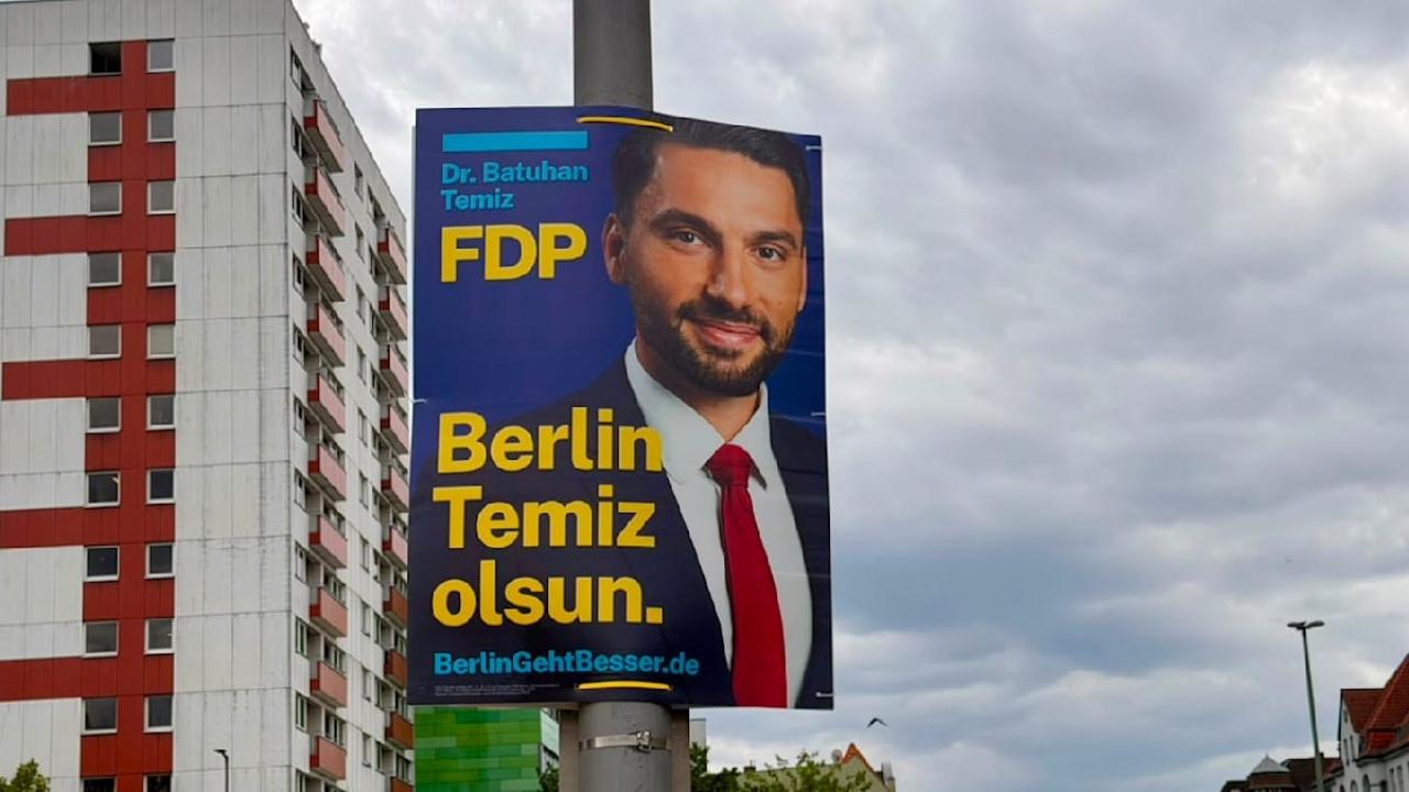 Almanya'da Türkçe afiş krizi