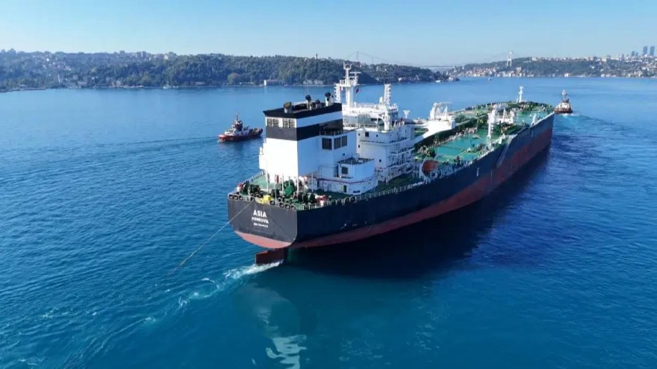 Rusya'da İHA saldırısına uğrayan tanker İstanbul Boğazı'nda