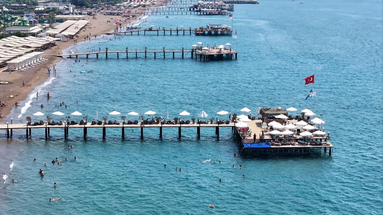 Antalya yine rekora koştu: 10 milyon turist barajı geçildi