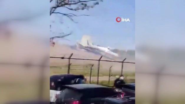 Endonezya'da Sukhoi savaş uçağı pistten çıktı