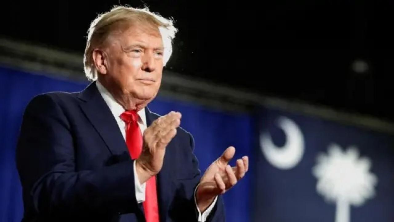Trump şimdi de bir ülkenin gölüne taktı
