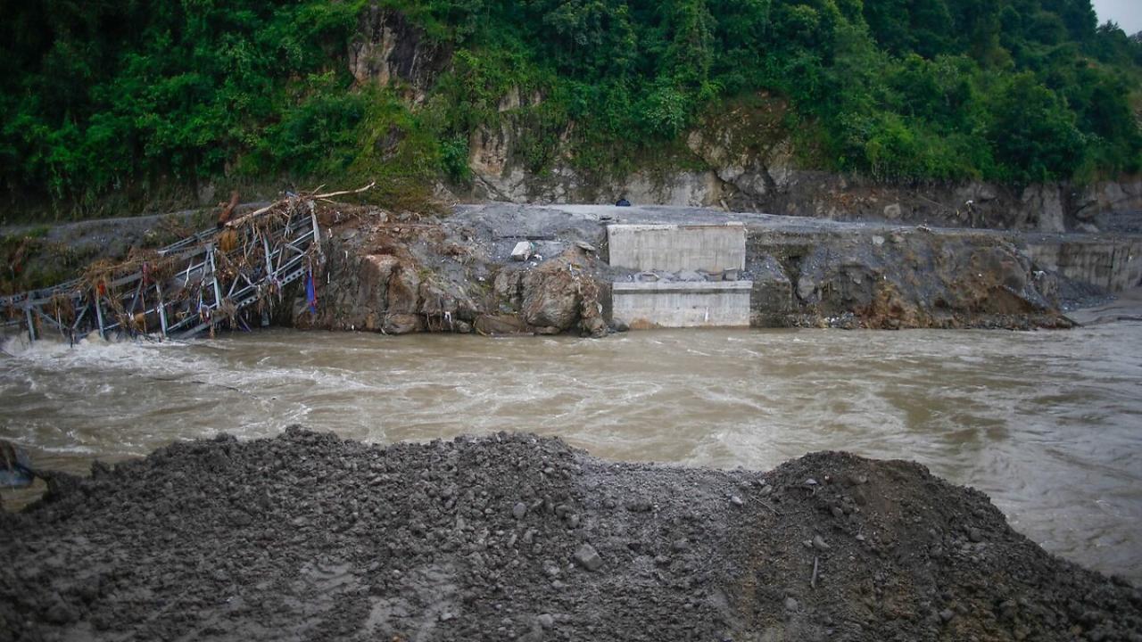 Nepal'de felaketin bilançosu ağırlaşıyor