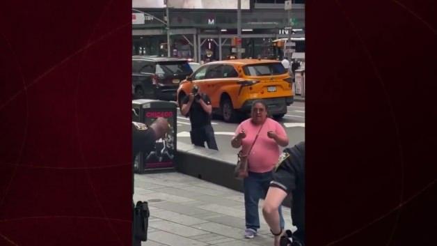 Times Meydanı'nda dehşet: Ünlü bankanın başkan yardımcısı öldürüldü!