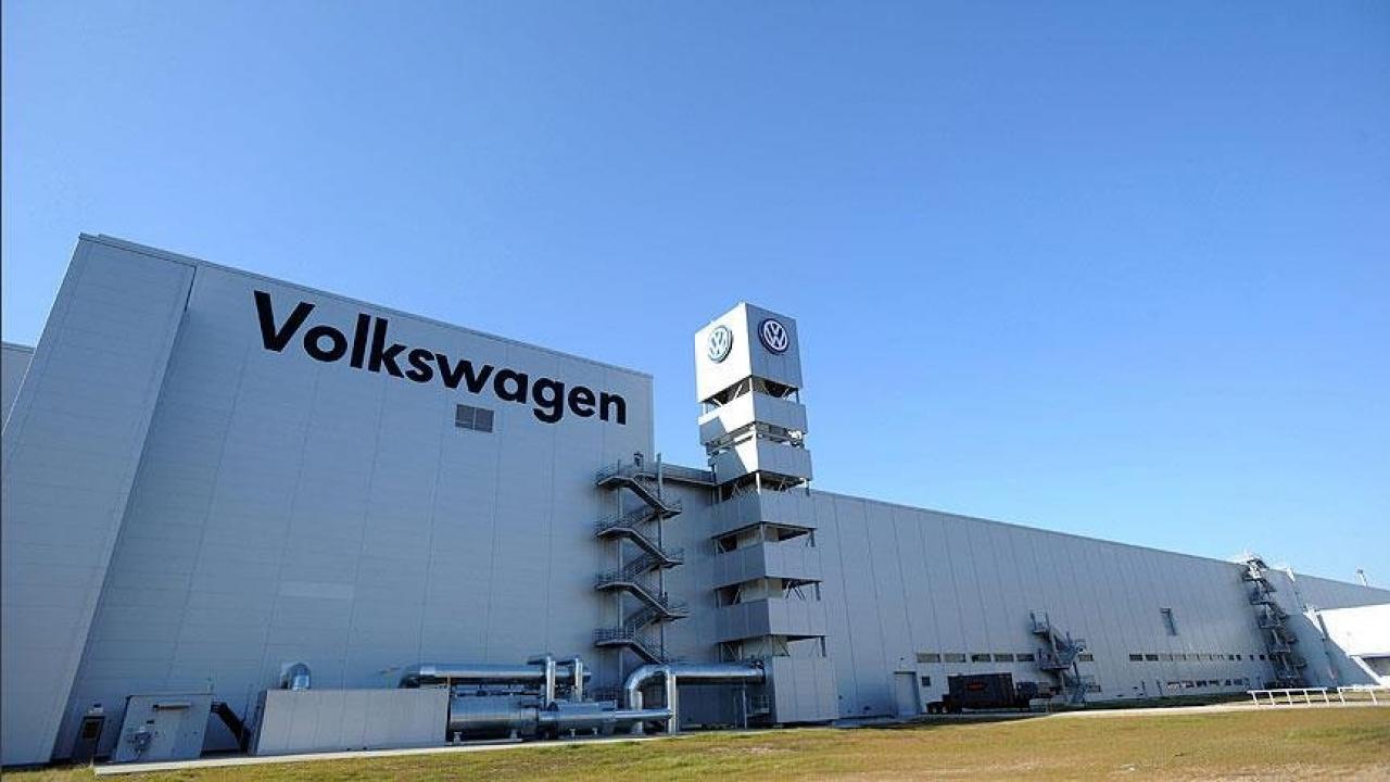 Volkswagen'de kriz büyüyor! 4 fabrika kapanabilir: 50 bin kişi işini kaybedecek