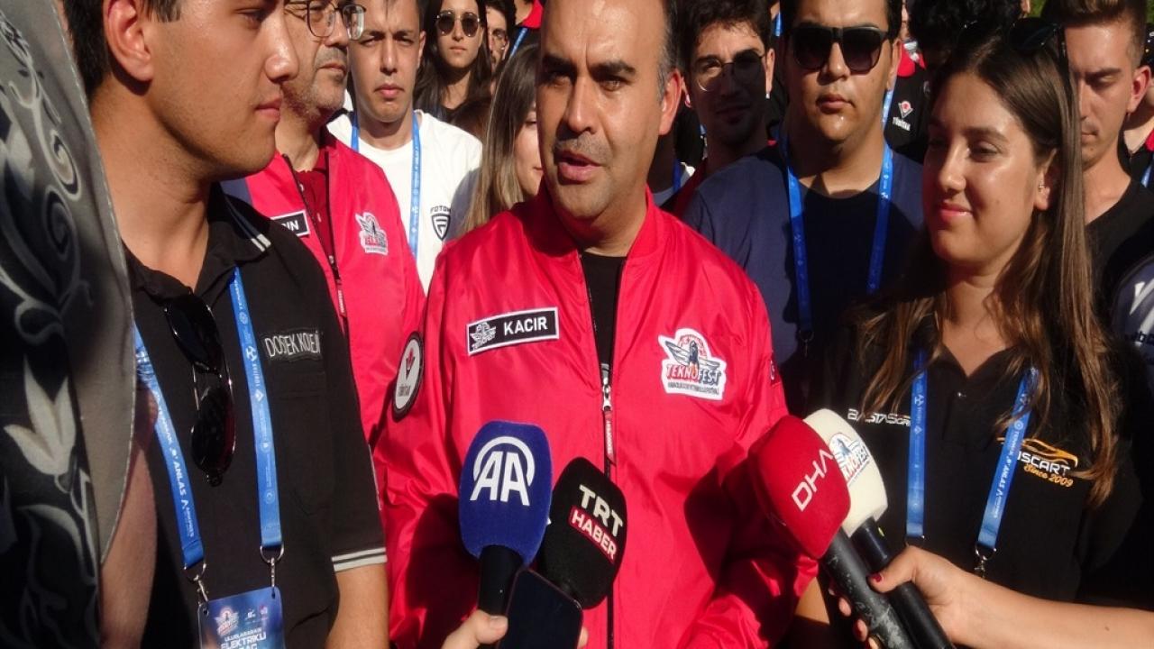 Bakan Kacır: Atatürk Havalimanı'nda dünyanın en büyük teknoloji merkezini kuruyoruz