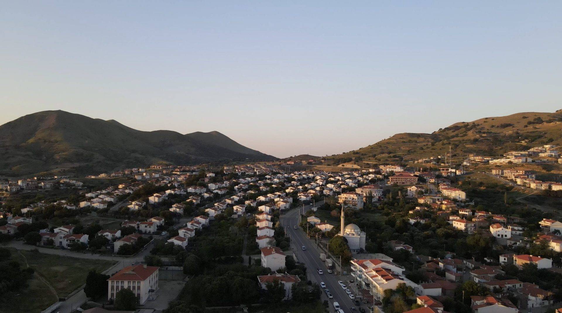 Yılın 300 günü görülüyor: Gökçeada rüzgarıyla sporcuları, tarihi ve doğasıyla turistleri cezbediyor