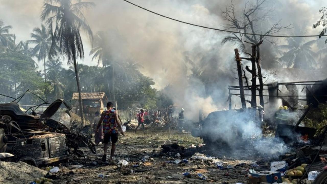 Arakan'a hava saldırısı: Siviller bombalandı