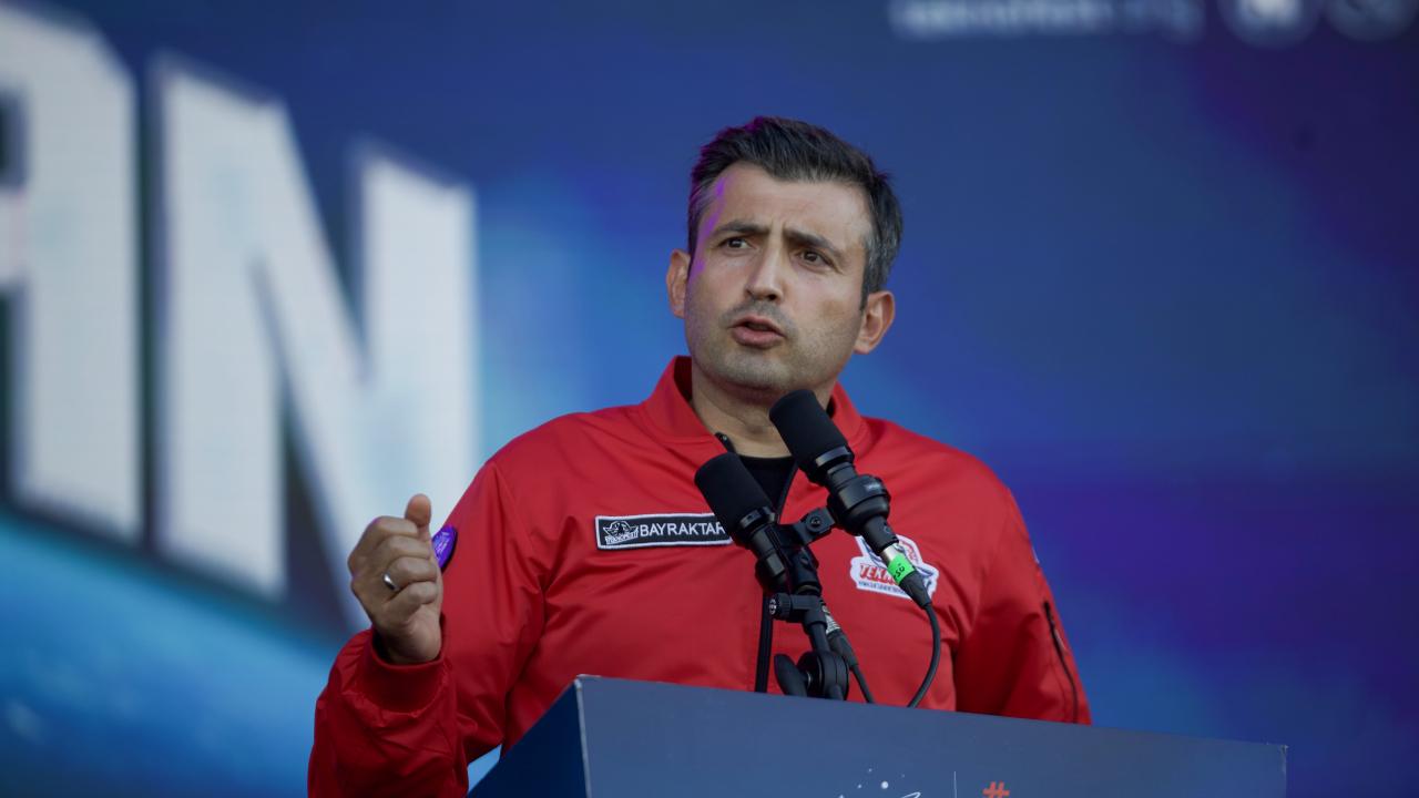 TEKNOFEST Yönetim Kurulu Başkanı Bayraktar, TEKNOFEST Güneydoğu'da gençlere seslendi