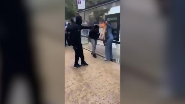 Fransa’da dehşet: Gösterici, kadının yüzünü alev püskürtücüyle yaktı!