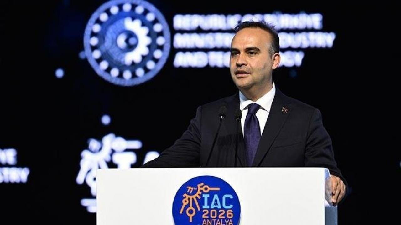 Bakan Kacır'dan, Uluslararası Uzay Kongresi diplomasisi