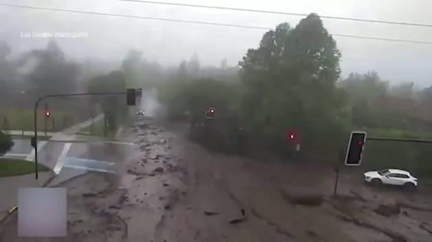 Şili'nin başkenti Santiago'da şiddetli fırtına ve sel hayatı felç etti