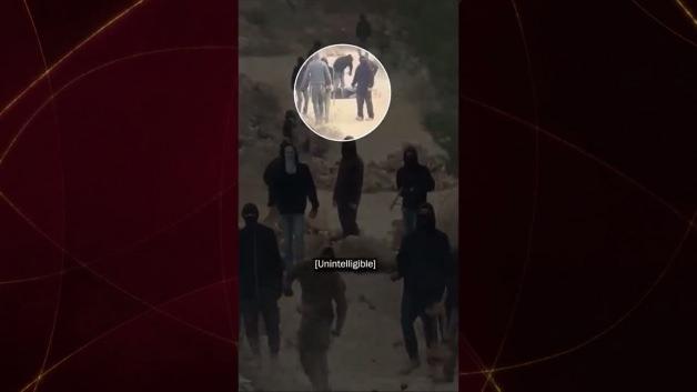 İsrailli işgalcilerden Amerikalı gazeteciye saldırı: Yere yatırıp dakikalarca tekmelediler