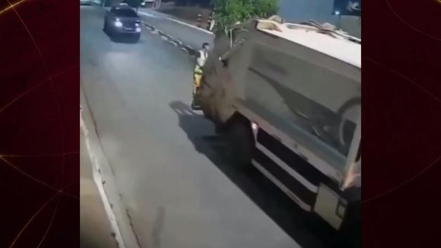 Brezilya'da dehşet anları! Çarpışmayı son anda fark eden işçi ölümden döndü!