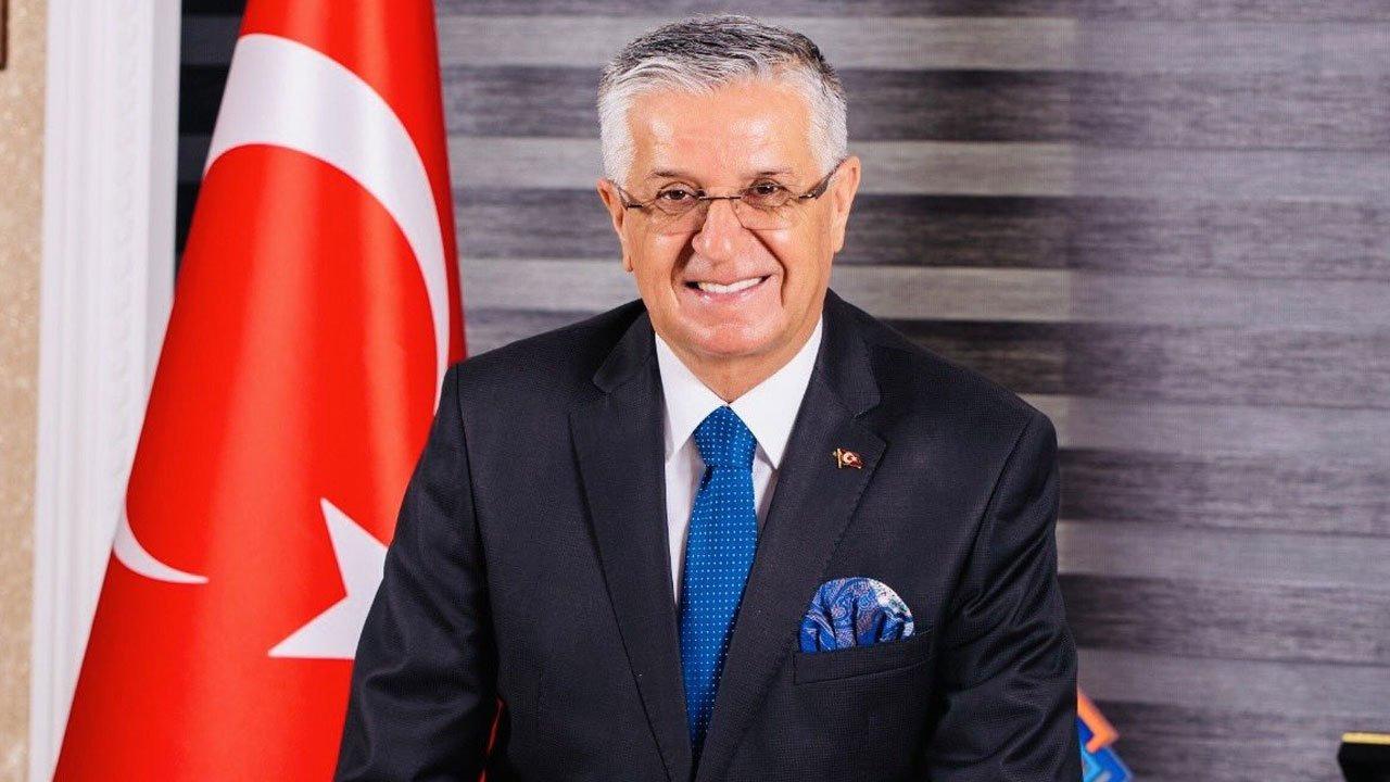 Belediye Başkanı ve 8 meclis üyesi partisinden istifa etti