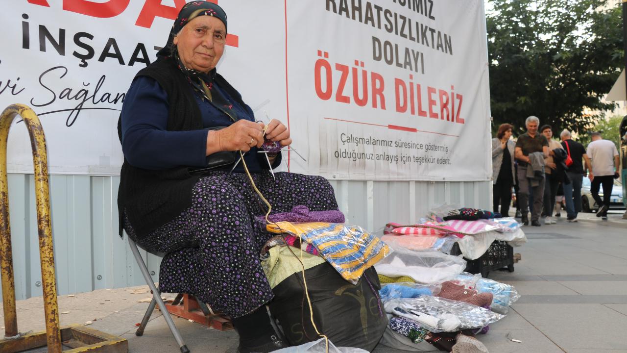 Boyu uzun diye okula göndermediler! 66 yıldır el işi yaparak geçiniyor