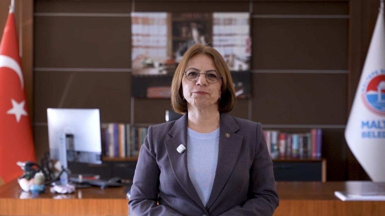 Maltepe Belediye Başkanı Esin Köymen CHP'den istifa ederek YENİ Parti'ye katıldı
